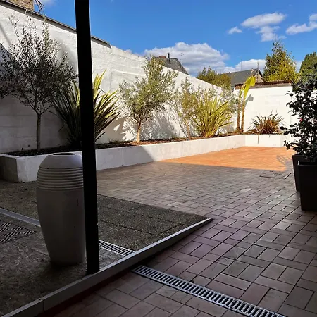 Le Quarante Cinq -6 *